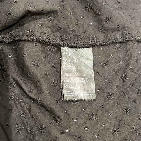 🖤 NWOT Divided Black Eyelet Puff Sleeve Top in Size Small - Picture 6 of 7